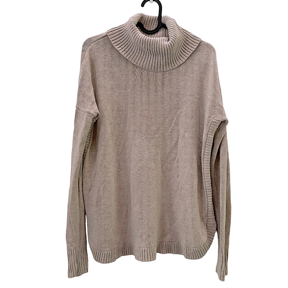 Vineyard Vines Relaxed Turtleneck Sweater in Superfine Merino‎ Wool Blend Tan